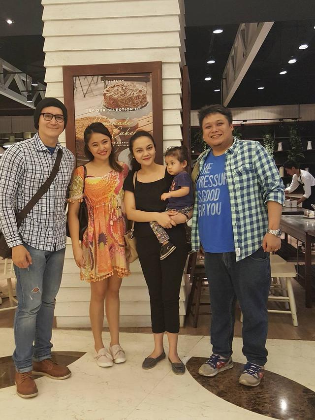 7 Momen Kebersamaa Cecep Reza 'Bombom' Bersama Istri dan Anak