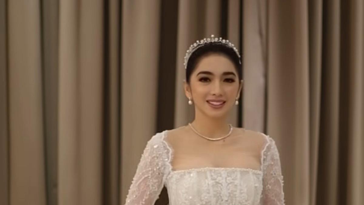 6 Potret Angel Karamoy Dibalut Ball Gown Putih bak Pengantin, Lengkap dengan Mahkotanya