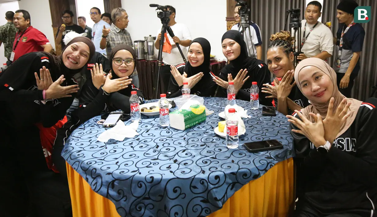 Pemain Timnas Voli Putri Indonesia pada upacara pelepasan untuk kejuaraan AVC Women's Volleyball Cup yang dilakukan di Padepokan Voli Jenderal Polisi Kunarto, Sentul, Selasa (2/6/2026).