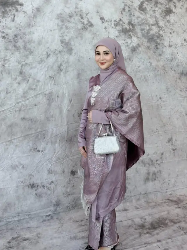 Kesha Ratuliu saat Jadi Bridesmaids. [@kesharatuliu05]