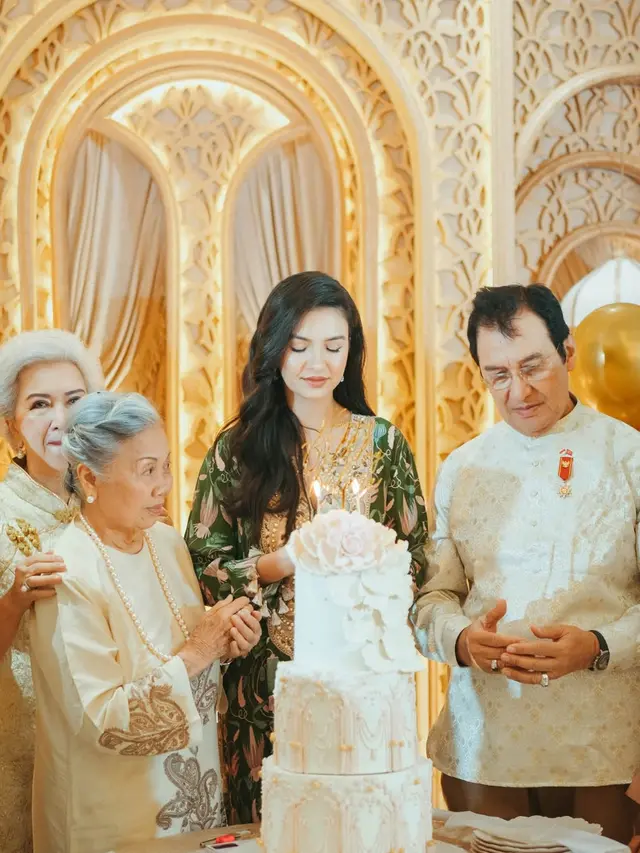 Raline Shah Rayakan Ulang Tahun ke-41 di Bulan Ramadan Bersama Keluarga, Awet Muda dengan Aura Mature dan Elegan