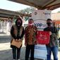 Emtek Peduli Corona berikan bantuan paket sembako dan masker kain untuk Paguyuban Jawa Tengah, Selasa (22/9/2020)