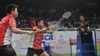 Ganda campuran Indonesia, Tontowi/Liliyana saat berhadapan dengan Kenichi Hayakawa/Misaki Matsutomo asal Jepang di Indonesia Open Superseries Premier 2015, Jakarta, Rabu (4/6/2015). Tontowi/Liliyana menang  21-12, 21-16. (Liputan6.com/Herman Zakharia)