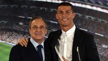 Cristiano Ronaldo (kanan) bersama Presiden Real Madrid, Florentino Perez (kiri). (GERARD JULIEN / AFP)