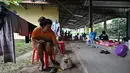 Sebanyak 15 orang di Thailand dilaporkan tewas, terdiri dari 14 warga sipil dan seorang tentara, sementara 46 orang lainnya luka-luka, termasuk 15 prajurit. (Lillian SUWANRUMPHA/AFP)