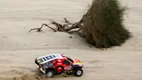 Pebalap Ford, Martin Prokop, saat beraksi di etape 1 Reli Dakar 2023 di Sea Camp, Arab Saudi, Minggu (1/1/2023). (AFP/Franck Fife)