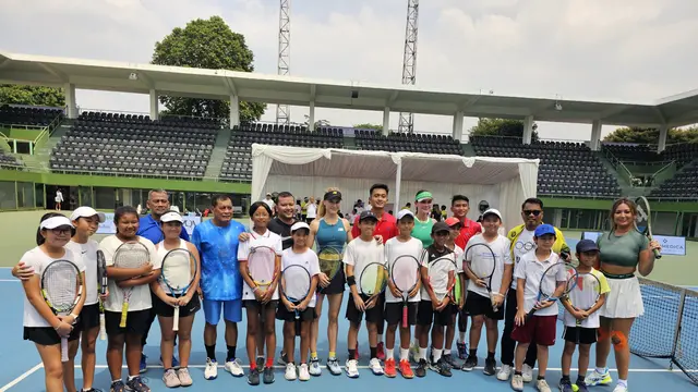 Luna Maya dan Maria Selena mengikuti pertandingan fun tenis bersama Eugenie Bouchard