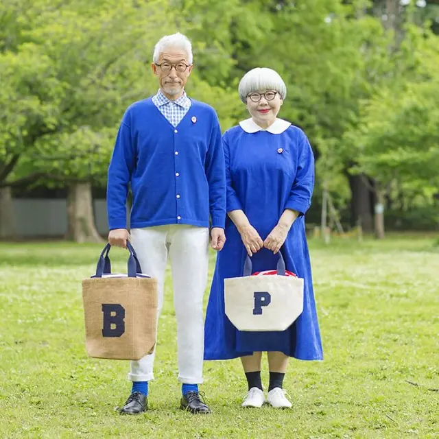 7 Potret Kakek Nenek Selalu Pakai Baju Couple Selama 69 Tahun, Stylish Banget