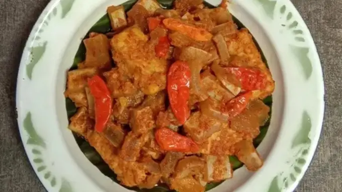 Resep sambal goreng krecek santan untuk disajikan bersama opor ayam saat Lebaran. (dok. Cookpad @adelia_260486)