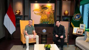 Ketua Umum PSSI, Erick Thohir bersama pelatih baru Timnas Indonesia U-20, Frank van Kempen (Dok.PSSI)