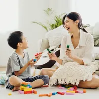 Bermain dengan anak bisa meningkatkan kecerdasannya/copyright shutterstock/Auttapol Tatiyarat