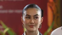 Agnez Mo dan Anggun Tampil Perdana di First Look Reacher Season 4, Jadi Ibu dan Anak