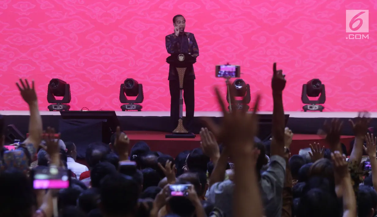 Presiden Joko Widodo atau Jokowi memberi sambutan saat menghadiri Perayaan Imlek Nasional 2019 di JI Expo Kemayoran, Jakarta, Kamis (7/2). Jokowi mengucapkan selamat tahun baru Imlek menggunakan bahasa China. (Liputan6.com/HO/Ran)