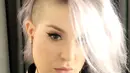 Kelly Osbourne pingsan saat syuting Fashion Police pada 2013 lalu. Dilansir dari People dirinya pun menderita kejang. (instagram/kellyosbourne)