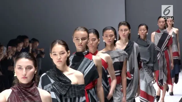 VIDEO: Indahnya 'Duka Luruh' Lulu Lutfi Labibi di JFW 2018
