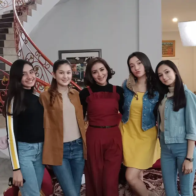 Segera Tayang, Ini 6 Potret Kebersamaan Pemain Sinetron ‘Cinta Tapi Benci’