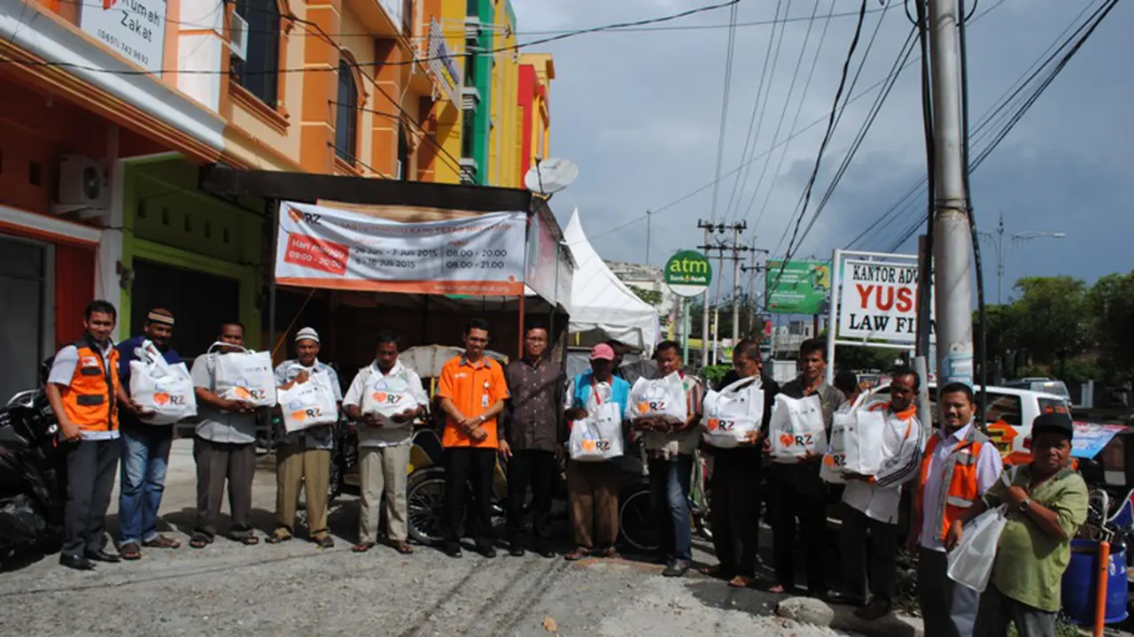 Bersama Rohis Lintas Arta, RZ Salurkan 100 Bingkisan Lebaran