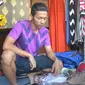 Kenapa pemain Arema ini memilih jualan baju di hari raya Lebaran?