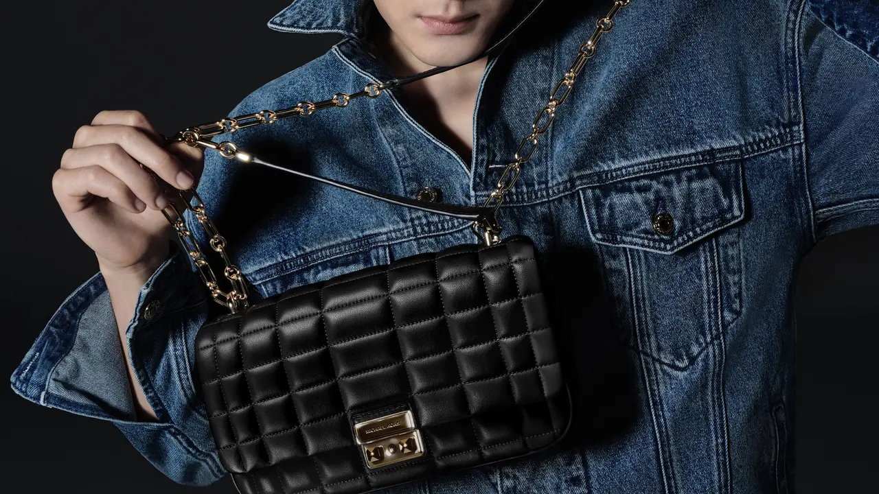 Ditunjuk Jadi Brand Ambassador China Michael Kors, JC-T Tampil Menawan dengan Damage Maksimal