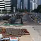 Suasana proyek pembangunan MRT di kawasan Sudirman, Jakarta, Selasa (5/7). Pengerjaan proyek infrastruktur di Jakarta dan sekitarnya libur sementara karena para pekerja memperoleh libur Lebaran. (Liputan6.com/Faizal Fanani)