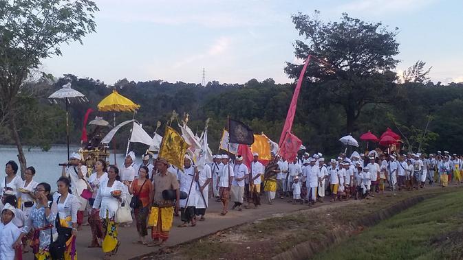 Kidung Suci Melasti Jelang Nyepi Mengalun Di Batam Regional Liputan6 Com