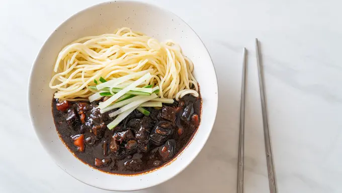mie hitam Korea jajangmyeon