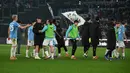 Kemenangan atas AC Milan membuat Lazio naik ke peringkat sembilan dengan raihan 40 poin. Tampak dalam foto, para pemain Lazio merayakan kemenangan setelah pertandingan pekan ke-29 Serie A Italia 2025/2026 melawan AC Milan di Olimpico Stadium, Roma, Minggu 15 Maret 2026 waktu setempat atau Senin (16/3/2026) dini hari WIB. (Alberto PIZZOLI/AFP)