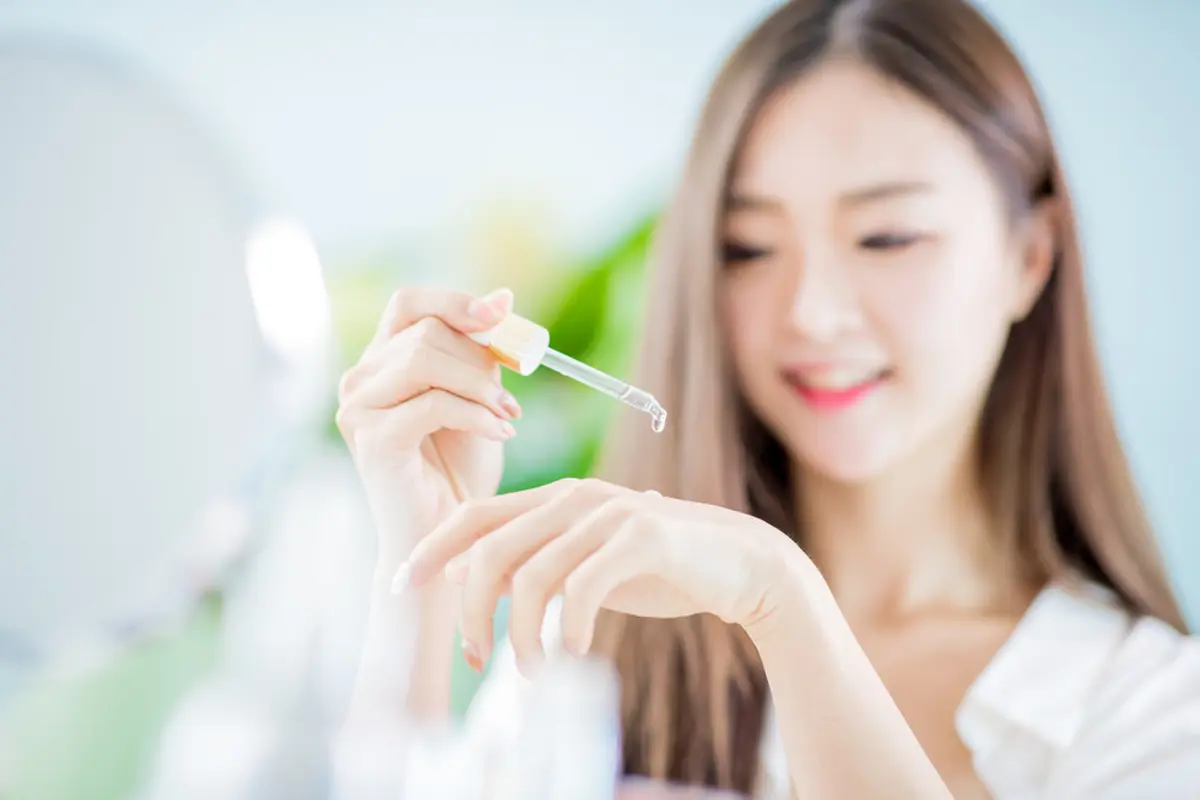 Serum Wajah Glowing Bisa Jadi Solusi Masalah Kulit Kusam, Cari Tahu Tips Memilih Produk yang Tepat Yuk!
