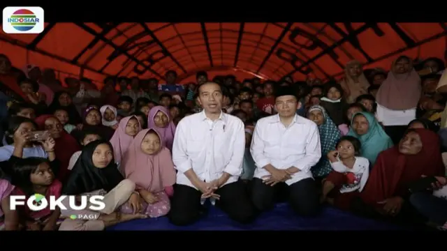 Meski sedang melihat perkembangan penanganan gempa di Lombok, Presiden Jokowi sempatkan diri tonton upacara penutupan Asian Games bersama para pengungsi dan sejumlah menteri.