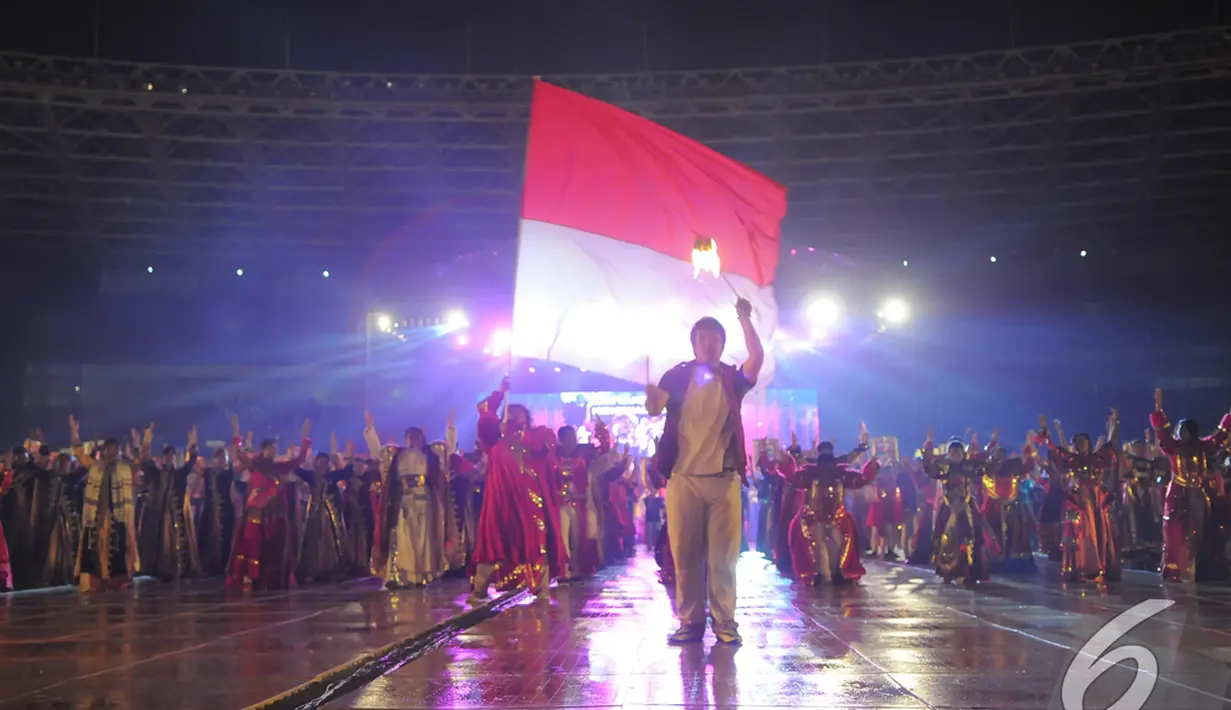 Setelah doa selesai, aksi teatrikal pun dipertontonkan. Para penari yang jumlahnya ratusan langsung berjejer depan panggung, Senayan, Jakarta, Sabtu (8/11/2014) (Liputan6.com/herman Zakharia)