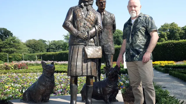 Patung Mendiang Ratu Elizabeth II Terbaru Dianggap Tak Mirip, Warganet: Anjing Corginya Saja Bingung