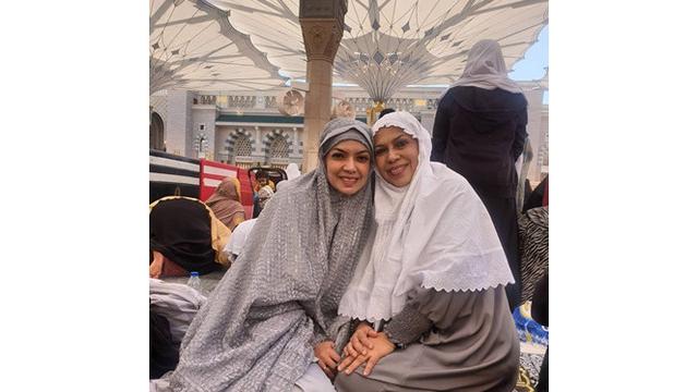 6 Momen Najwa Shihab Umrah Bareng Keluarga, Hangat dan Kompak