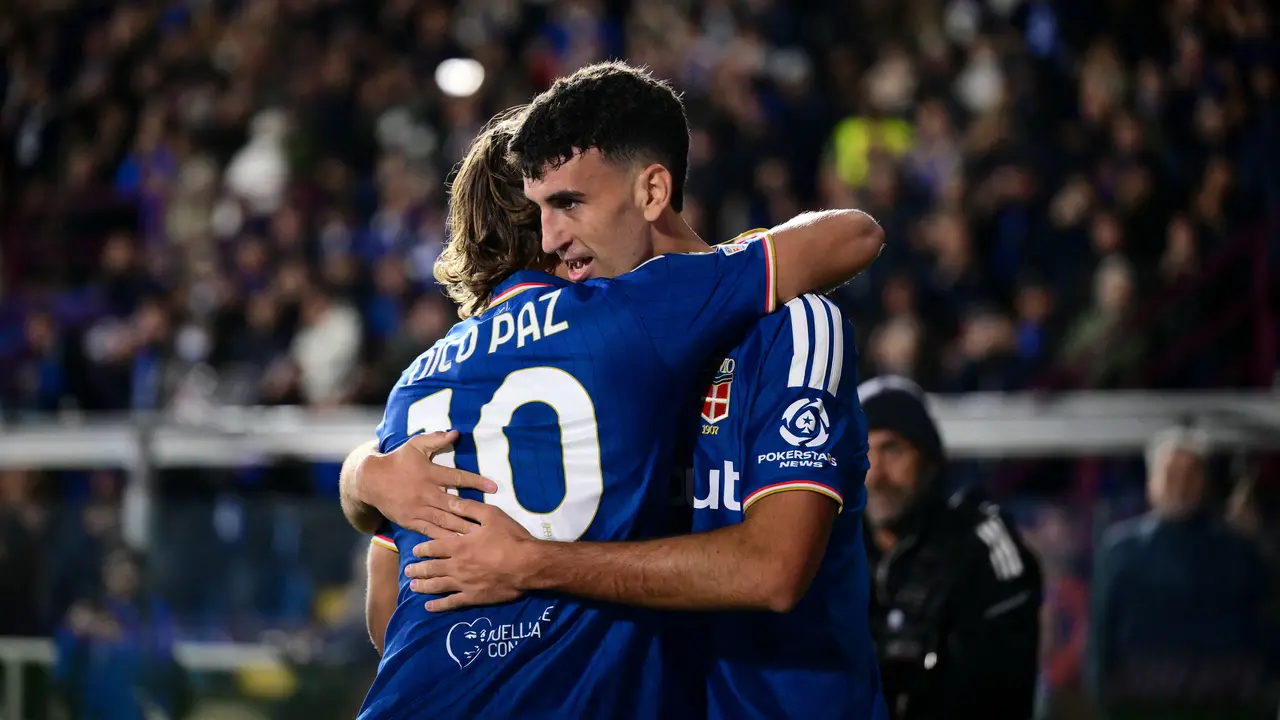 Selebrasi pemain Como saat melumat Manchester United di Liga Champions
