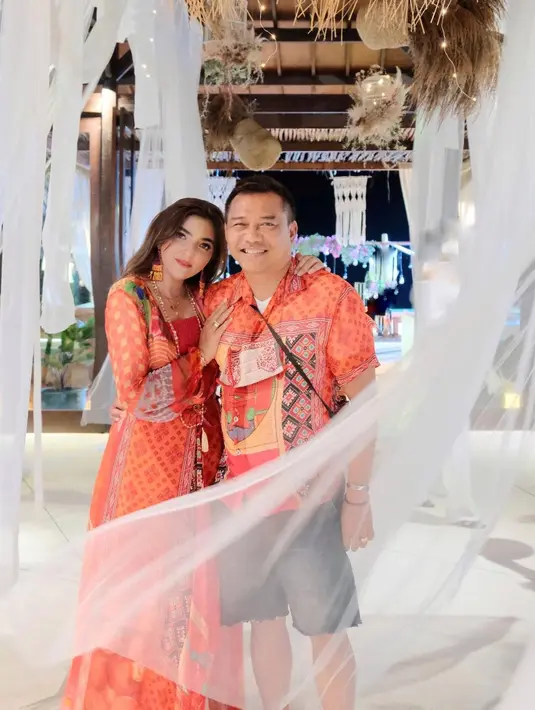 Melihat kehidupan Anang Hermansyah dan Ashanty memang tak pernah ada  bosannya. Mereka selalu menebar aura bahagia dengan berbagai momen yang mereka lalui bersama keluarga. (Instagram/ashanty_ash)