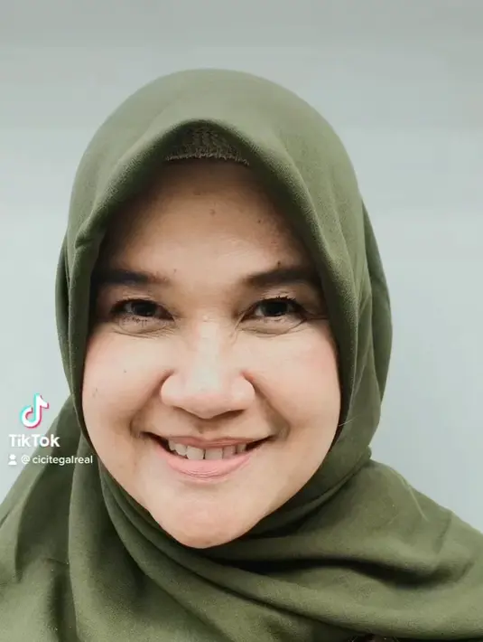 Pemilik nama asli Sri Wahyuningsihn itu mengaku, saat muda lebih banyak main-main sampai tak ingat umur. Bahkan, ia juga mengaku tipe yang pemilih. [Instagram/cicitegal]