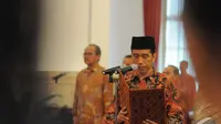 Presiden Joko Widodo saat melantik Menteri Kabinet Kerja di Istana Negara, Jakarta, Senin (27/10/2014). (Liputan6.com/Herman Zakharia)
