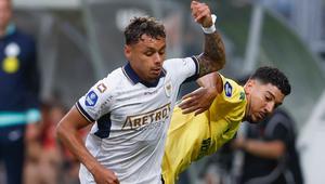 Aksi bek kiri Go Ahead Eagles, Dean James saat menghadapi Fortuna Sittard dalam laga pekan pertama Eredivisie 2025/2026, Sabtu (9/8/2025) dini hari WIB. (Dok. Go Ahead Eagles).