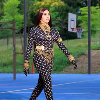 Lourdes Leon, putri Madonna kembali jadi model runway untuk show Marine Serre dengan membawa tren catsuit dan pantaleggings (Foto: Instgaram @lourdsleon)