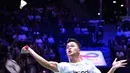 Anthony Sinisuka Ginting tumbang setelah meladeni perlawanan Toma Junior Popov selama tiga set dengan skor akhir 18-21, 21-19, 23-25 untuk kemenangan tunggal putra tuan rumah. (Bertrand GUAY/AFP)