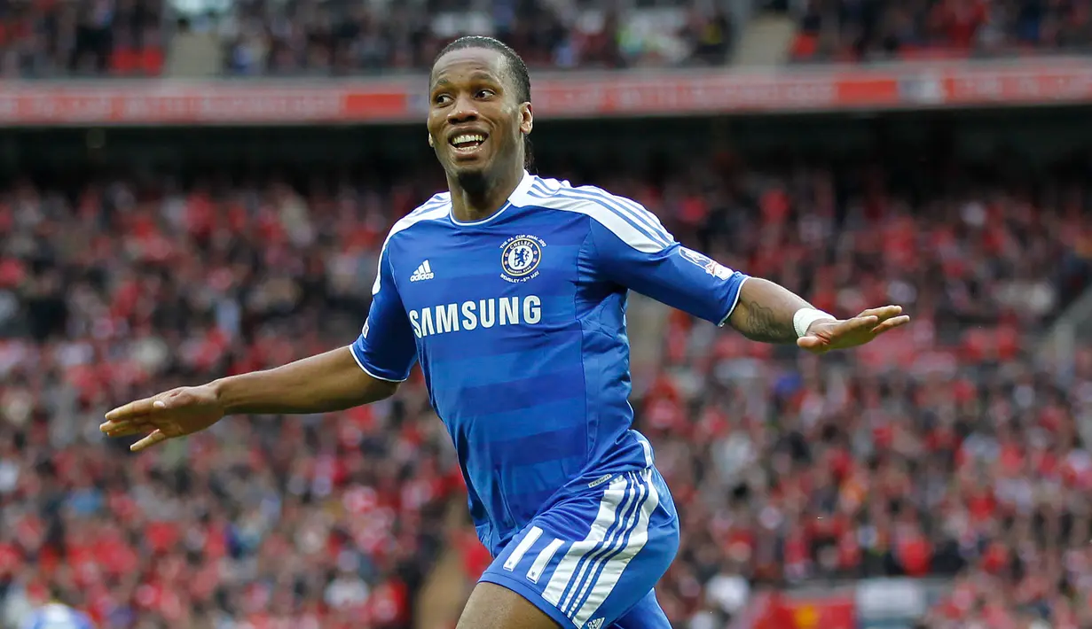 2. Didier Drogba - Drogba menjadi pahlawan Chelsea pada laga final Liga Champions 2012 ketika berhadapan dengan Bayern Munchen. Golnya di menit 89 membuat pertandingan berlanjut ke babak adu penalti dan membawa Chelsea juara Liga Champions 2012. (AFP/Ian Kington)