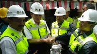 Menteri Jonan meninjau langsung pemasangan pipa gas bumi di Mojokerto (Foto: Dian Kurniawan/Liputan6.com)
