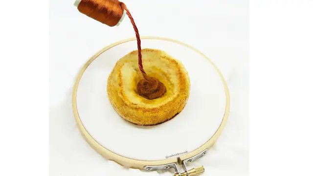 6 Karya Seni Sulam Bentuk Kue dan Roti Ini Detailnya Bikin Takjub
