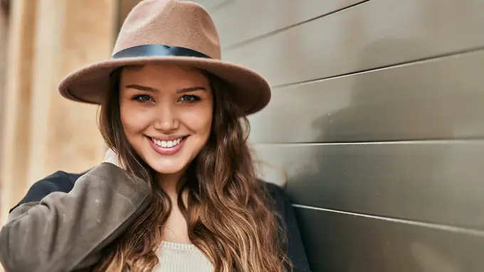 tertawa bahagia mandiri dewasa