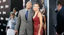Irina Shayk & Dwayne Johnson berpose saat  menghadiri premiere film Hercules di Hollywood, California, (23/7/14) (REUTERS / Danny Moloshok)