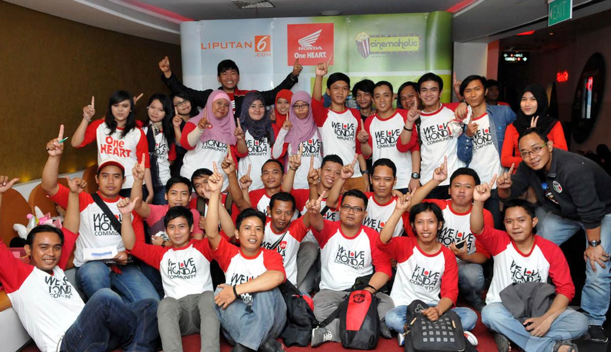 Antusias para Cinemaholic  jelang menyaksikan film The Hobbit di Blitz Megaplex,  Jakarta, Minggu (21/12/2014).  (Liputan6.com/Panji Diksana)