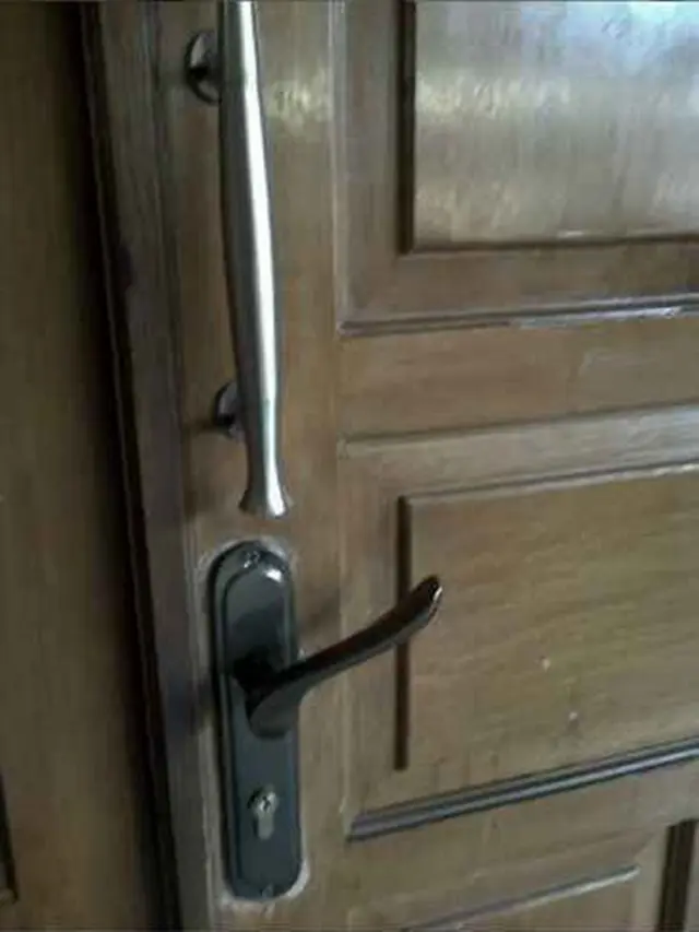 6 Gagang Pintu Dipasang Tak Sejajar Ini Nyeleneh, Bikin Tepuk Jidat