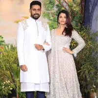 Aishwarya Rai dan Abhishek Bachachan tampil serasi saat mereka menghadiri pernikahan Sonam Kapoor. (Foto: instagram.com/bollywood_on)