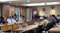 Rapat lanjutan membahas persetujuan paket tarif integrasi JakLingko di Komisi B DPRD DKI Jakarta. (Liputan6.com/Winda Nelfira)