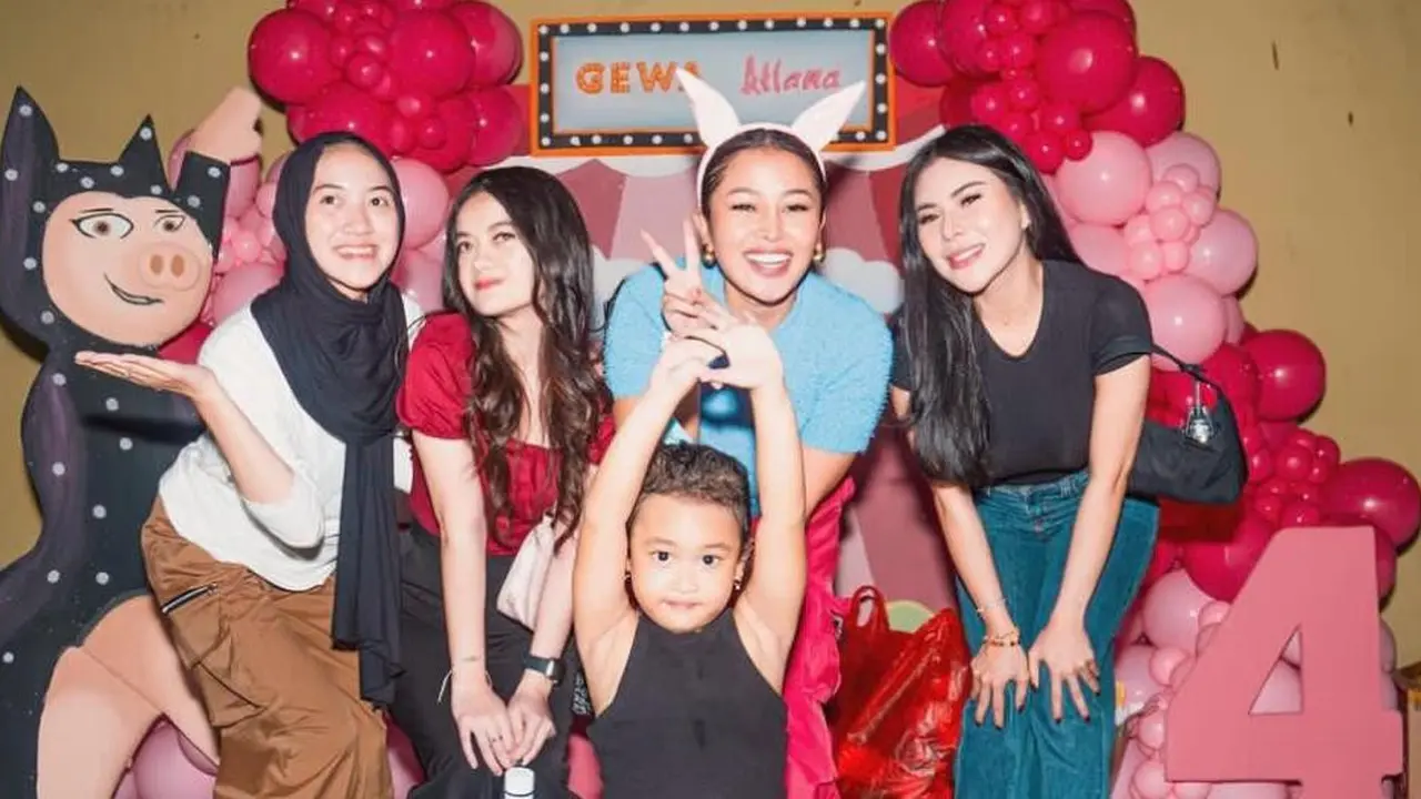 Potret perayaan ulang tahun Gewa ke-4 (Sumber: Instagram/gewaatlanasyamayim)