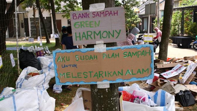 Warga komplek di perumahan Serpong Garden, Green Harmony BSD juga menjalankan program bank sampah untuk mengisi waktu di tengah pandemi secara baik dan produktif.